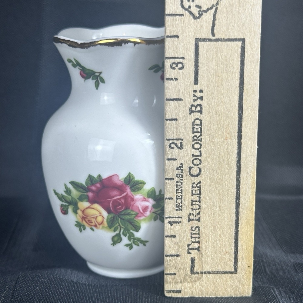Royal Albert Old Country Roses Small Bud Vase Mini Gold Trim - Picture 4 of 10